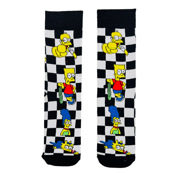 Simpsons Family Socks! Featuring Bart on a skateboard, Homer pointing dramatically, Marge smiling, and Lisa chillin’ – all set against a cool black-and-white checkerboard pattern.